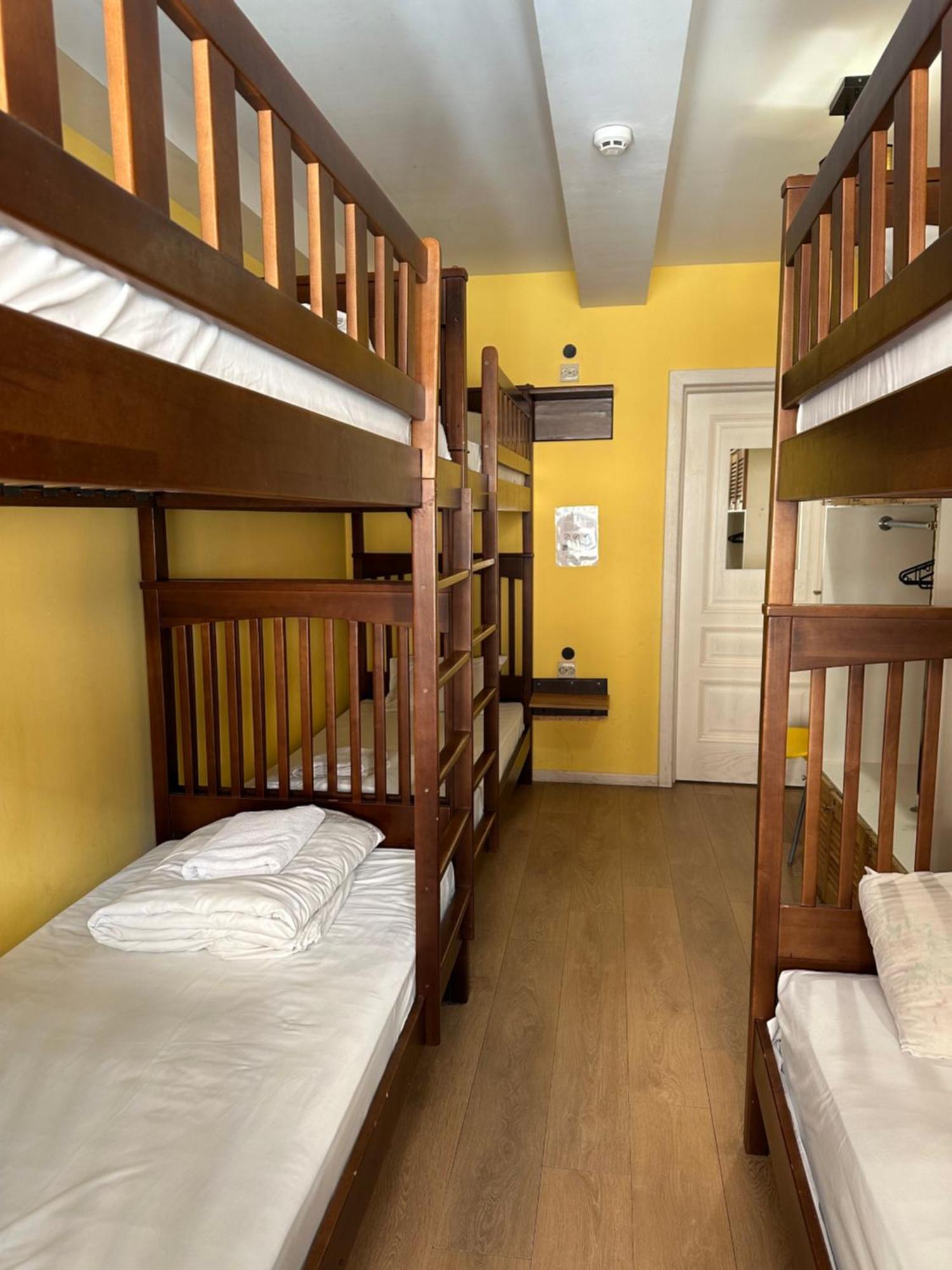 Gar'Is Hostel ลวีฟ ภายนอก รูปภาพ